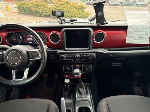 Used 2023 Jeep Gladiator Rubicon w/ Cold Weather Group image 19