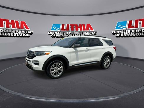 Used 2020 Ford Explorer XLT w/ Equipment Group 202A AWD/4WD image 4