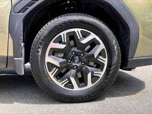 Used 2025 Subaru Forester Premium AWD/4WD image 9