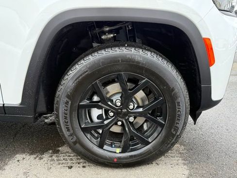 New 2026 Jeep Grand Cherokee Laredo image 19