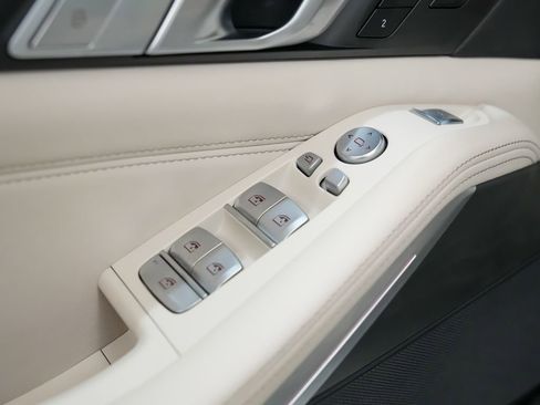 Used 2021 BMW X7 xDrive40i AWD/4WD image 26