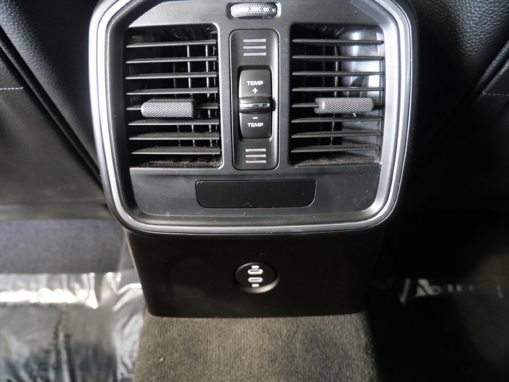 Used 2021 Porsche Macan AWD/4WD image 33