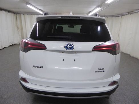 Used 2018 Toyota RAV4 LE image 6