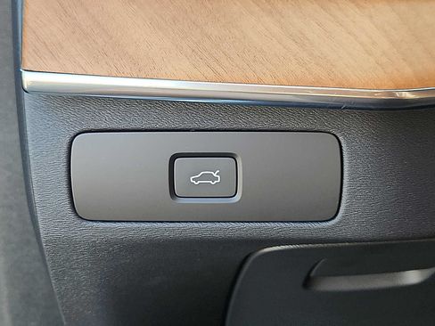 Certified 2024 Volvo XC90 B6 Plus w/ Protection Package Premier AWD/4WD image 22