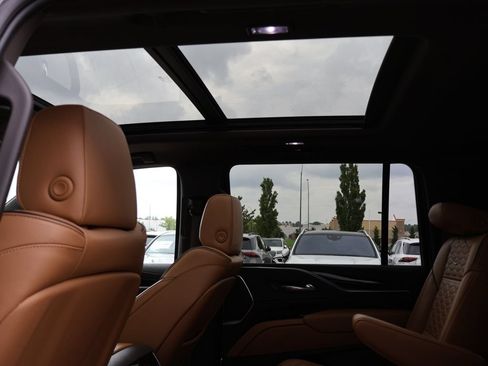 Used 2022 Cadillac Escalade ESV Premium Luxury w/ Performance Package AWD/4WD image 14