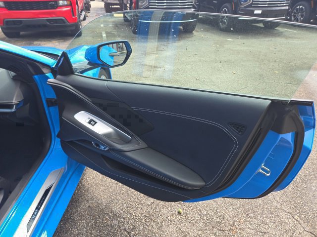 Used 2021 Chevrolet Corvette Stingray Coupe w/ Body-Color Dual Roof Package RWD image 12