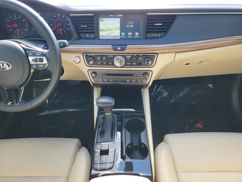 Used 2017 Kia Cadenza Technology image 12
