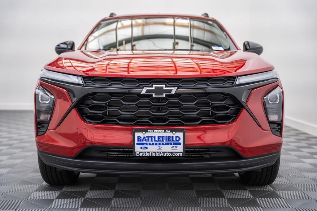 New 2026 Chevrolet Trax LT w/ Sunroof Package FWD image 2