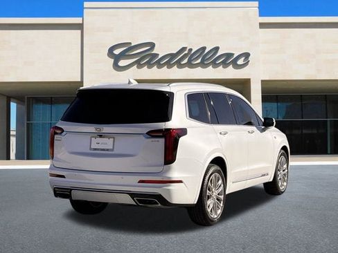 Certified 2023 Cadillac XT6 Premium Luxury w/ Platinum Package image 4