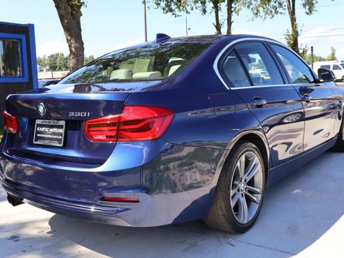 Used 2017 BMW 330i Sedan w/ Premium Package image 4