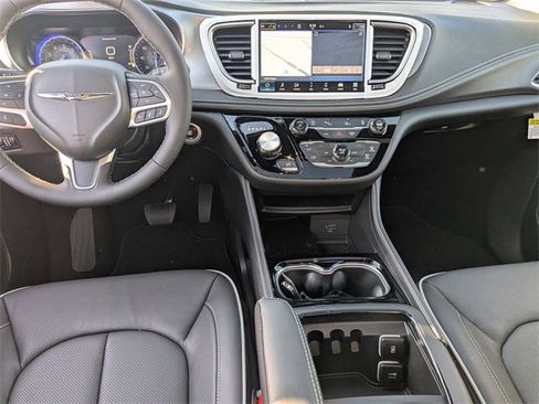 New 2026 Chrysler Pacifica Limited image 25