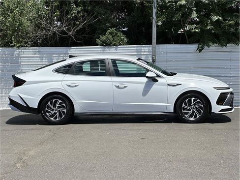 Used 2026 Hyundai Sonata Blue FWD image 9