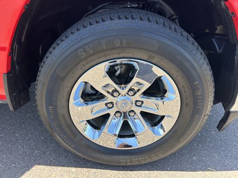 Used 2024 RAM 1500 Laramie AWD/4WD image 12