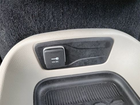 Certified 2024 Chrysler Pacifica Touring-L image 31