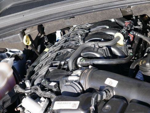 Used 2023 Jeep Grand Cherokee Limited image 9