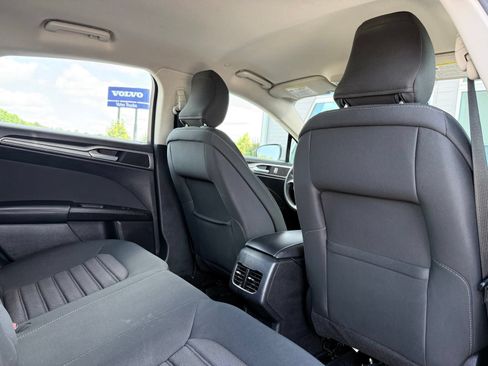Used 2019 Ford Fusion SE FWD image 17