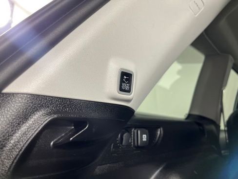 Used 2023 Jeep Grand Cherokee Limited AWD/4WD image 43