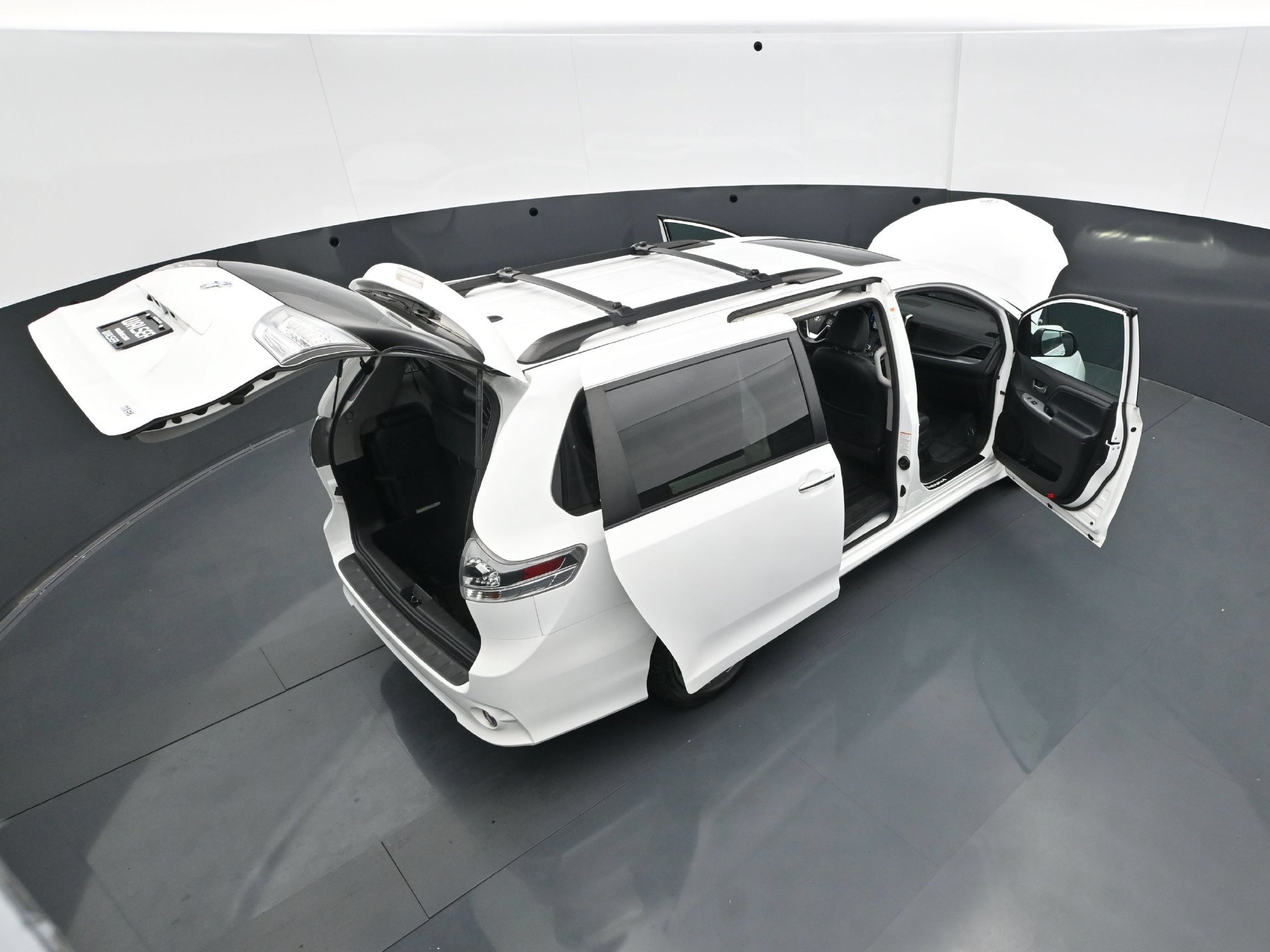 Used 2017 Toyota Sienna SE w/ SE Preferred Package FWD image 44