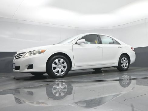 Used 2011 Toyota Camry LE FWD image 46