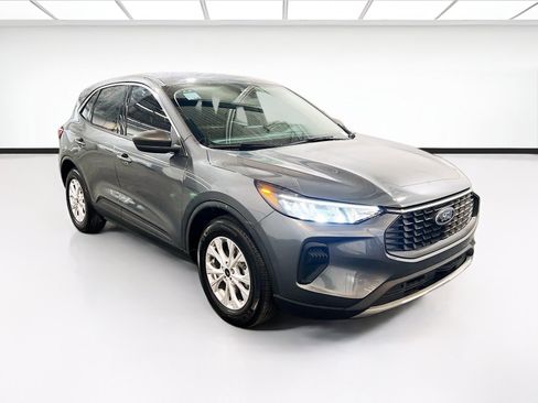 Used 2023 Ford Escape Active FWD image 3