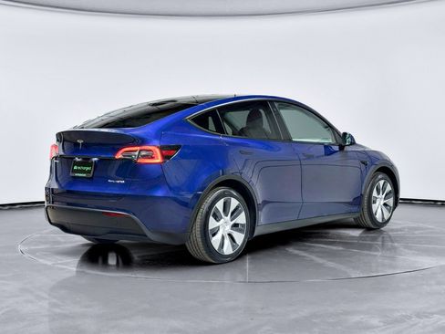 Used 2022 Tesla Model Y Long Range image 3