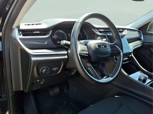 Used 2023 Jeep Grand Cherokee Laredo w/ Luxury Tech Group I AWD/4WD image 13