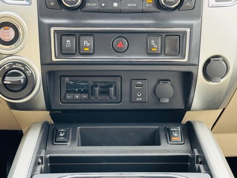 Used 2017 Nissan Titan SV image 21