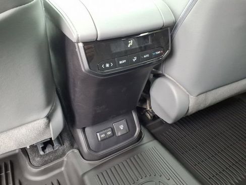 New 2026 Toyota Highlander Limited image 8