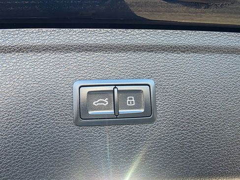 Used 2018 Audi Q5 2.0T Premium w/ Convenience Package image 16