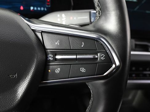 Used 2025 Chevrolet Equinox LT w/ Convenience Package II image 34