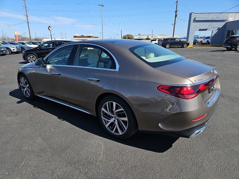 New 2025 Mercedes-Benz E 350 4MATIC Sedan image 4