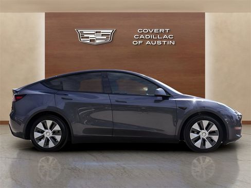 Used 2022 Tesla Model Y Long Range image 5