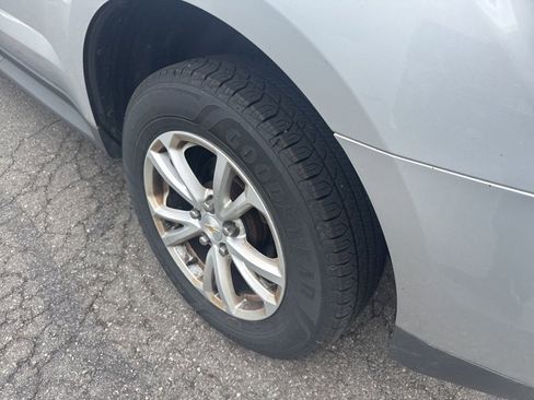 Used 2017 Chevrolet Equinox LT w/ Convenience Package image 9