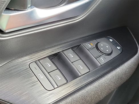 Used 2025 Nissan Kicks SV image 14