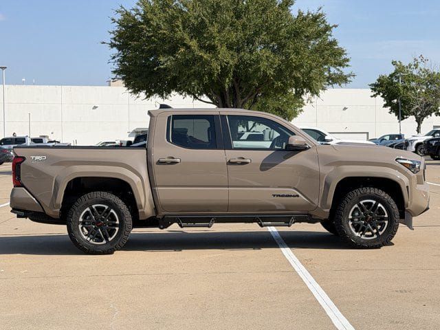 Used 2026 Toyota Tacoma TRD Sport AWD/4WD image 3
