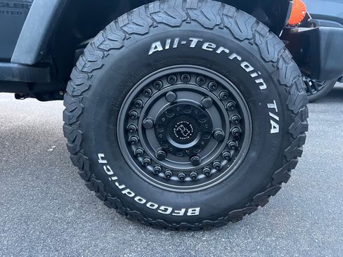 Used 2016 Jeep Wrangler Unlimited Rubicon w/ Connectivity Group image 31