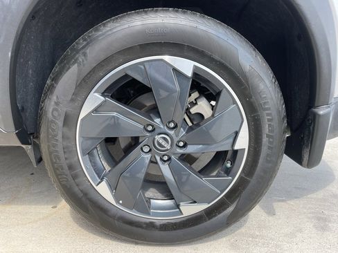 Certified 2024 Nissan Rogue SV image 17