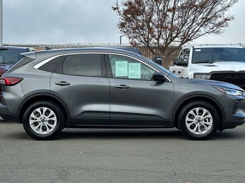 Used 2024 Ford Escape Active image 3