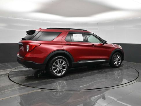 Used 2020 Ford Explorer XLT w/ Equipment Group 202A AWD/4WD image 8