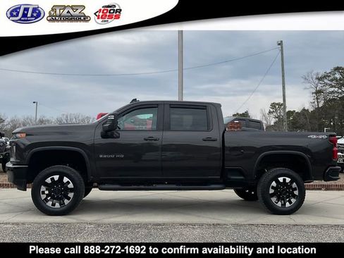 Used 2020 Chevrolet Silverado 2500 Custom w/ Custom Value Package image 4