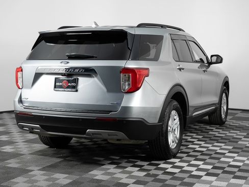 Used 2020 Ford Explorer XLT w/ Equipment Group 202A AWD/4WD image 7