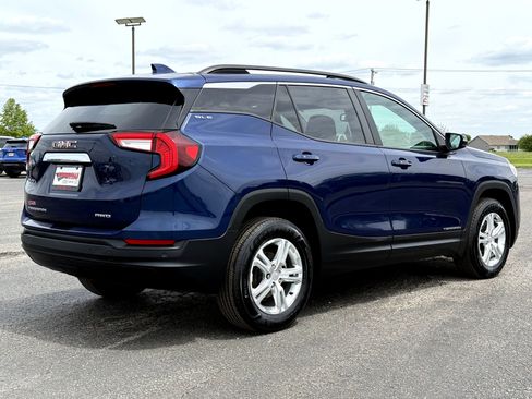 Used 2022 GMC Terrain SLE w/ Driver Convenience Package AWD/4WD image 3