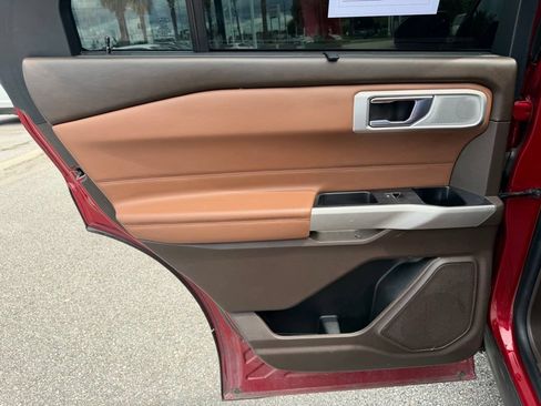 Used 2021 Ford Explorer King Ranch w/ Premium Technology Package RWD image 13