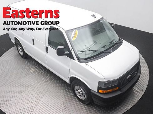 Used 2022 GMC Savana 2500 RWD image 3