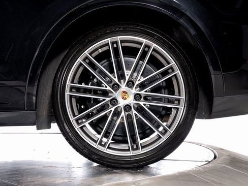 Used 2022 Porsche Cayenne Turbo S image 13