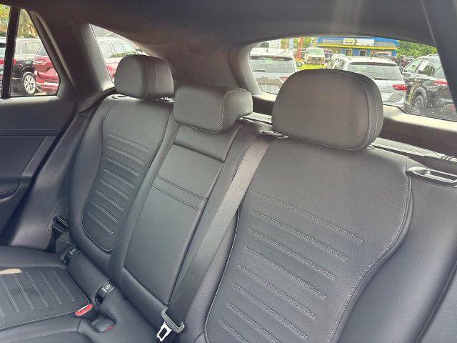 Used 2025 Mercedes-Benz GLC 350e 4MATIC image 8