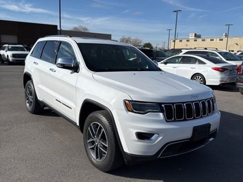 Used 2017 Jeep Grand Cherokee Limited w/ Luxury Group II image 3