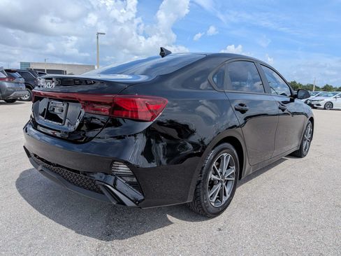Used 2023 Kia Forte LXS w/ LXS Technology Package FWD image 5