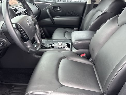 Used 2022 Nissan Armada SV w/ SV Appearance Package image 9