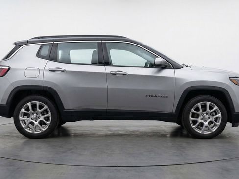 Used 2025 Jeep Compass Limited AWD/4WD image 11